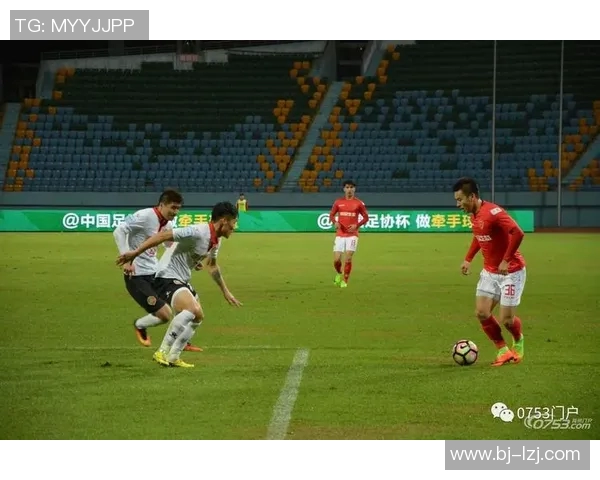 梅县铁汉生态迎战恒大足球队争夺赛季荣耀与发展机遇