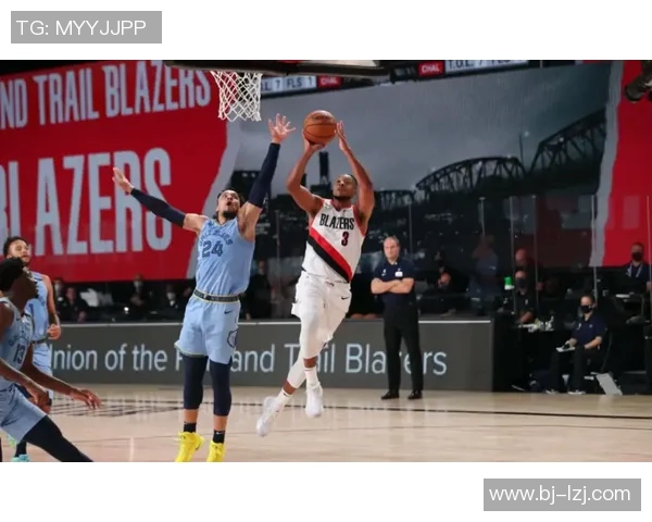 鹈鹕与勇士季后赛第三场激战回顾精彩瞬间与关键时刻分析